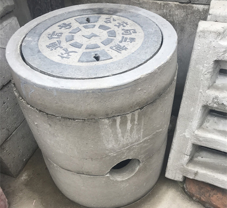 　　水泥預(yù)制檢查井